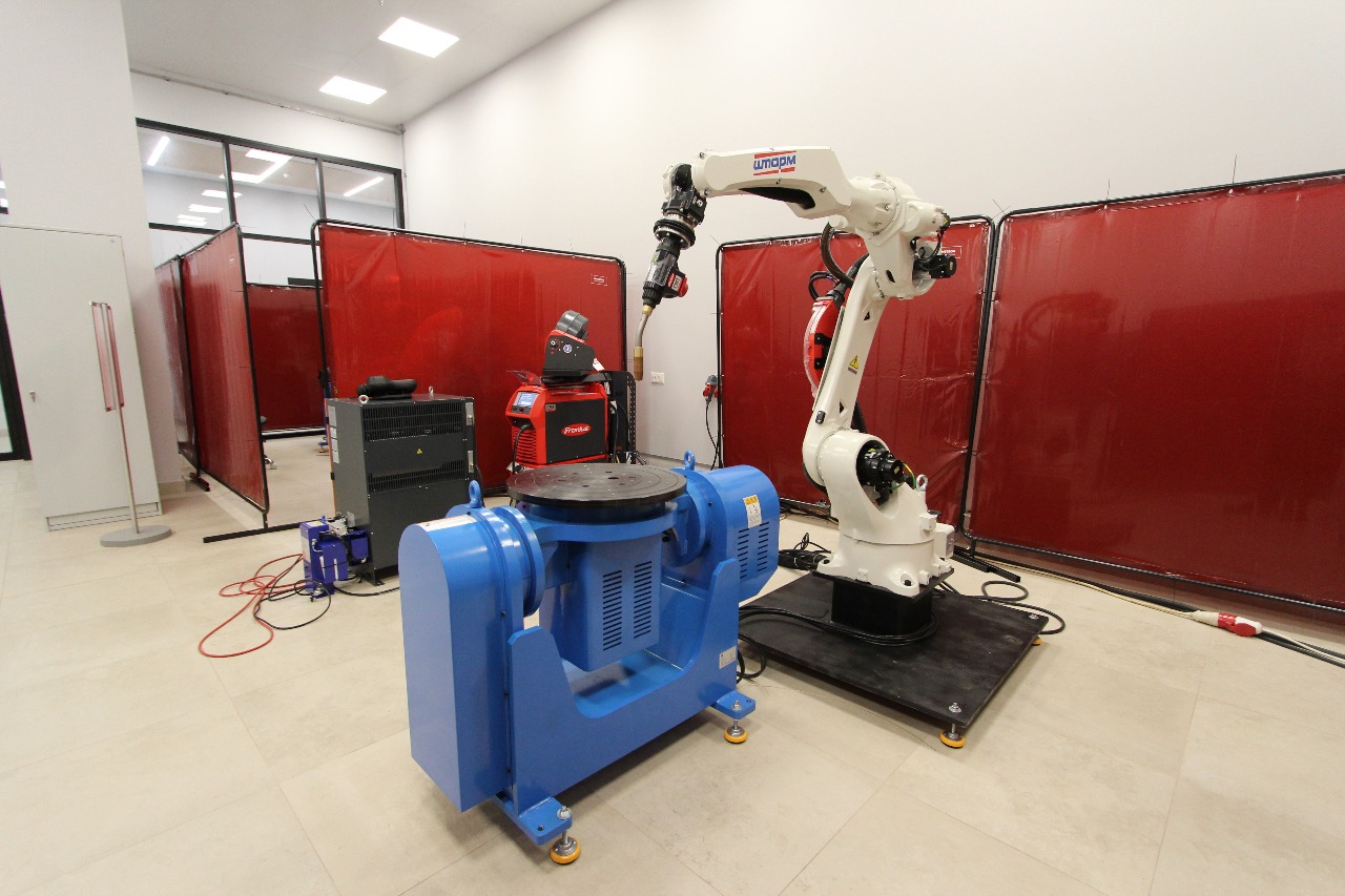 Роботизированный комплекс для исследований приемов сварки